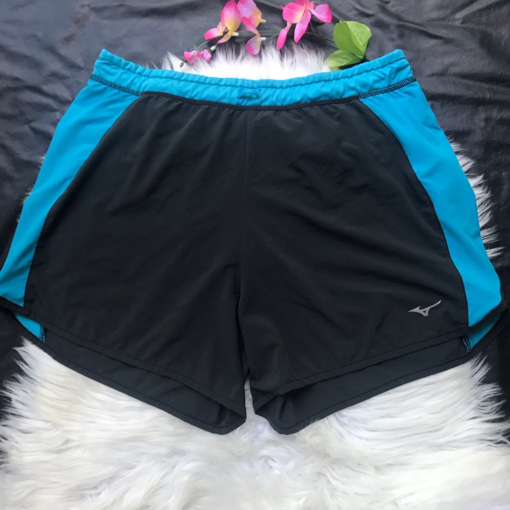 Women’s Mizuno Performance Shorts Size L